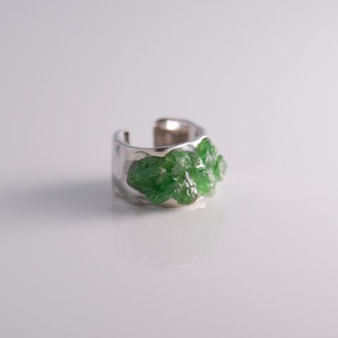  ear cuff ”minamo” Emerald 天然石/原石アクセサリー