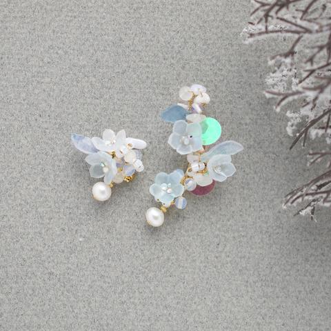『Flower Stream(花の小川)』イヤーカフとピアス／イヤリング▷冬空舞う白雪凍るホワイト◁ashelia_watercolorjewelry