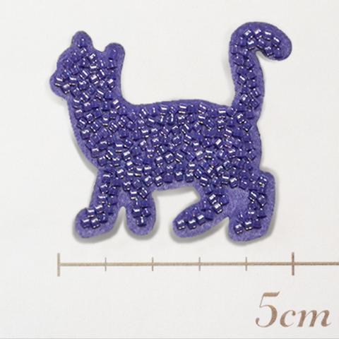 かわいい刺繍ワッペン　ガラスビーズ猫　シール付き　紫　アップリケ