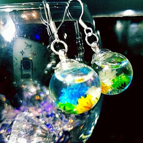 新商品✨液体ガラスドーム　かすみ草　ハーバリウム　ガラスドーム　ブルー　スワロ入