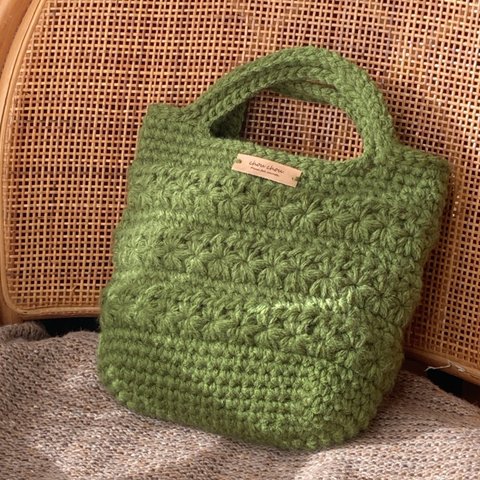 送料無料✨お花模様の手編みバッグ　深めグリーン　毛糸バッグ　ハンドバッグ　トートバッグ