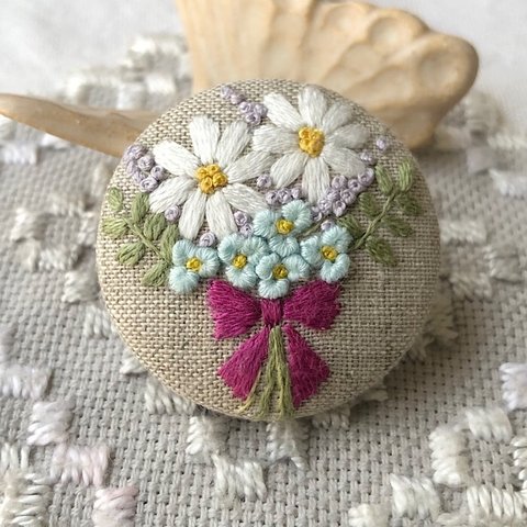 「春のお花のブーケ」刺繍ブローチ