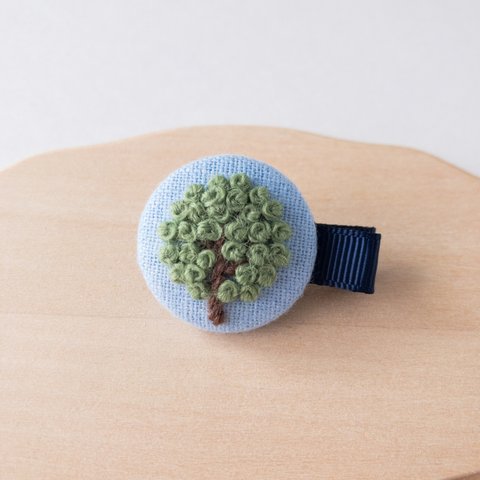 ウール刺繍のベビーヘアクリップ(ナラの木)