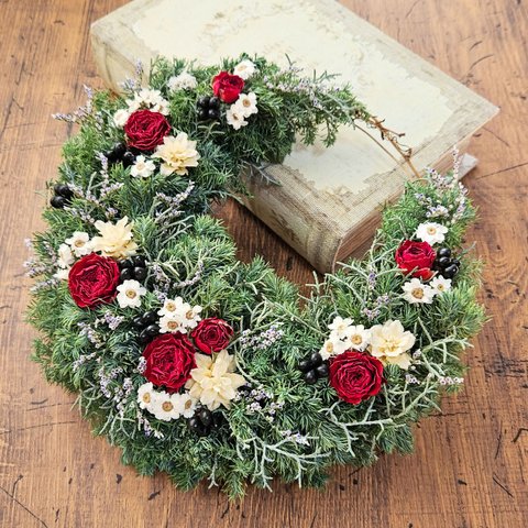 𑁍 薔薇 と 針葉樹 の 三日月 リース ~ crescent rose wreath ～ 𑁍
