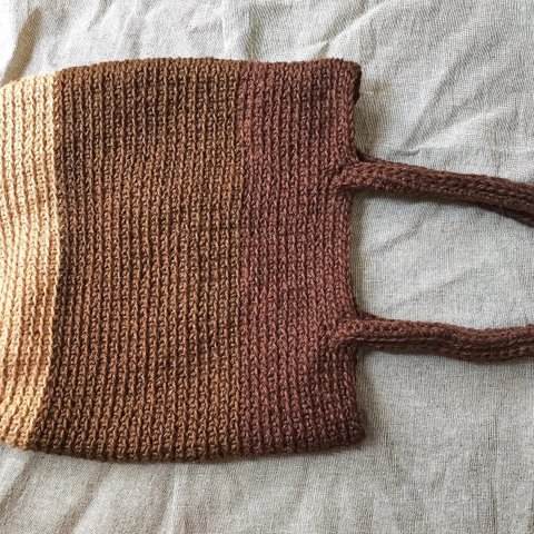麻ひもを編んだバッグ