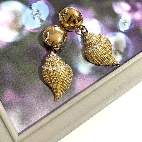 027890s VINTAGE EARRING  USA ボリュームシェルヴィンテージ　イヤリング　アンティーク  クラシカル　フラワー　大ぶり　クリップ　ナチュラル　海　貝　レア　ワンピ