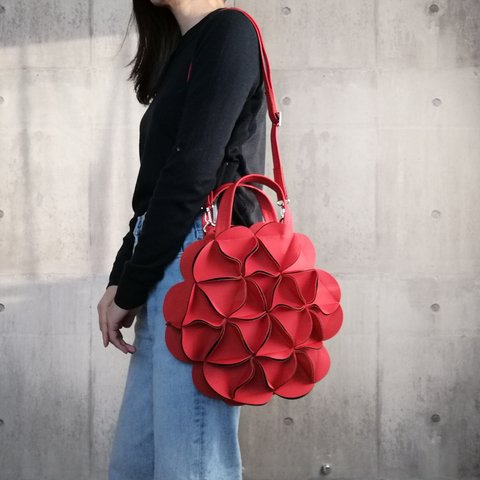 幾何学的なお花の丸いバッグ-赤