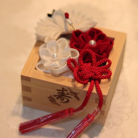 鶴と紅白のお花のリングピロー　結婚式
