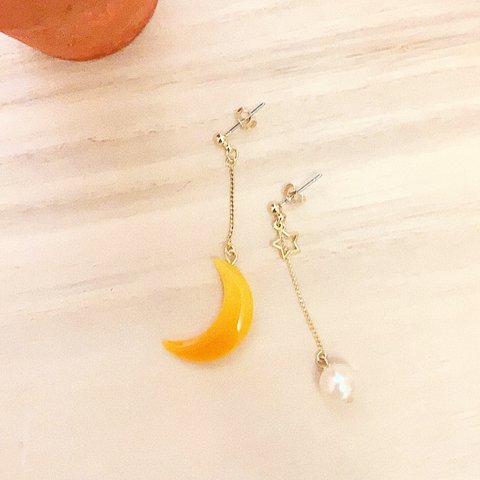 ミニチュア　三日月🌙とパール　ピアス♪