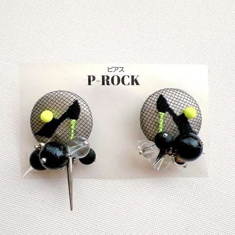 ブラック×ネオンハイヒール刺繍ピアス