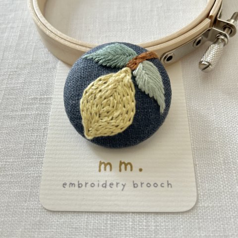 レモンの刺繍ブローチ 