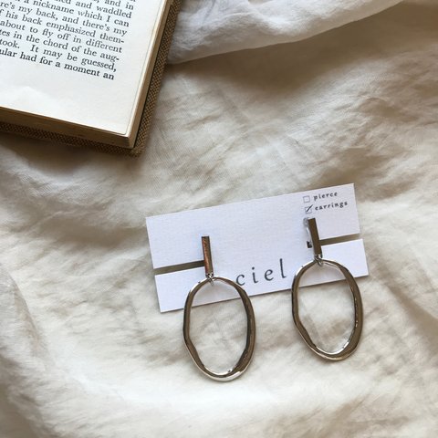 《イヤリング》line oval  hoop（silver）