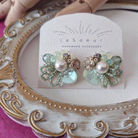 《saita》sea green × pearl つぶつぶ刺繍ピアス ／イヤリング