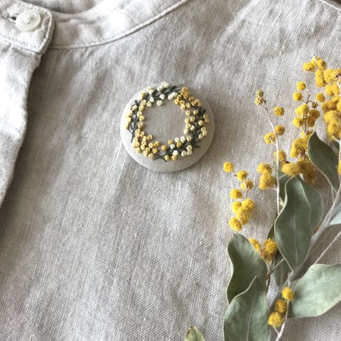 刺繍ブローチ　ミモザ　