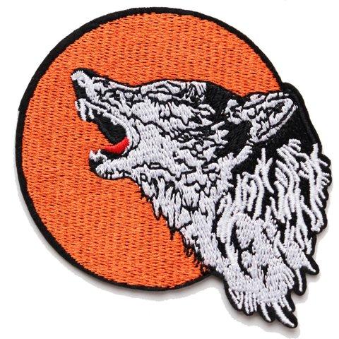 ワッペン オオカミ アイロン接着 月に吠える狼をデザインした刺繍パッチ 説明書（日本語）付き