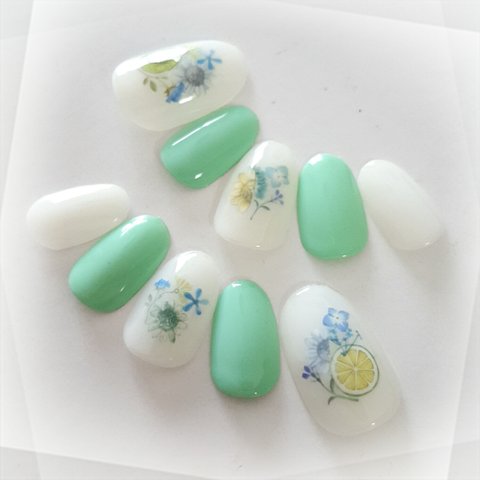 Botanical Candle Nail PastelGreen