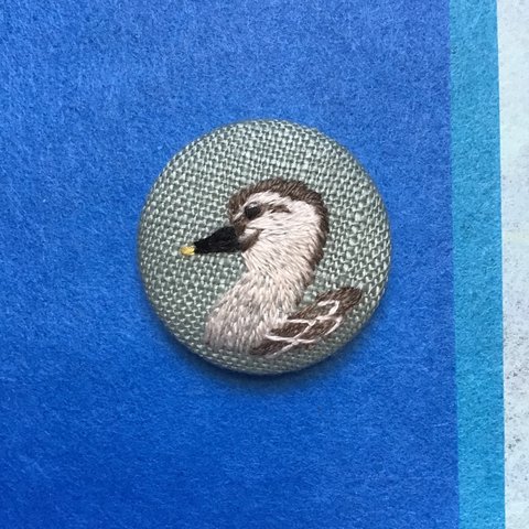 水辺の カルガモ face 刺繍ブローチ（小さめ）