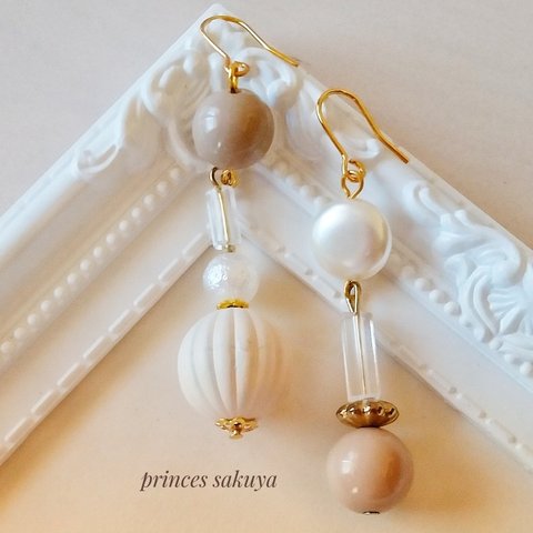 アシンメトリー ピンクベージュ クリアピアス&イヤリング❤️