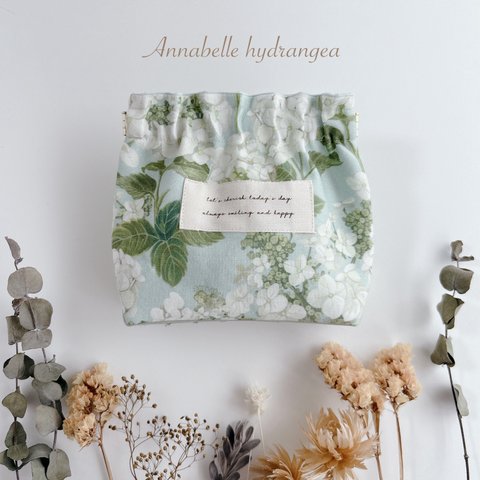 Annabelle hydrangea 白い紫陽花アナベル柄　三角マチのバネ口ポーチ12cmバネ