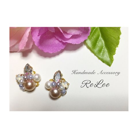 オフィスにもぴったり♡ビジューピアス