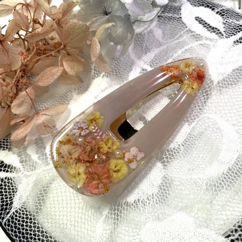 ヘアクリップ両サイドにお花をぎゅっと💐閉じ込めたくすみオレンジ系