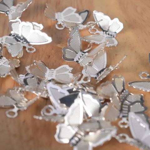 《30pcs》white silver 蝶々のチャーム【Ch-1257】