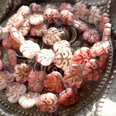 【1連15コセット】JIRI＊IVANA#czechbeads#チェコビーズ　leafmonstera13✖️12㍉ irregularpink/bronze