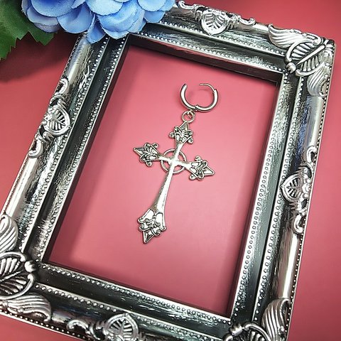 ゴシック風 ビッグクロス✞ ピアス(片耳用)