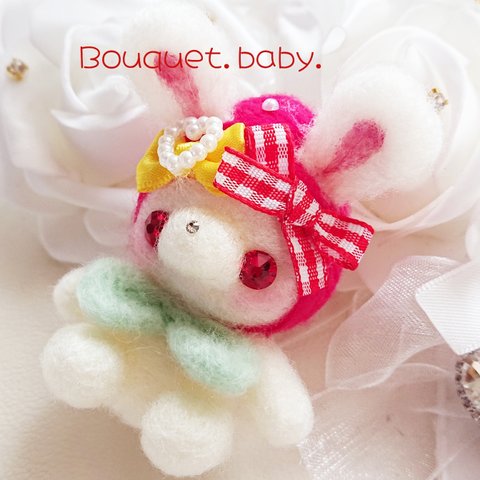 いちご頭巾うさキーホルダー💝🐰リボン୨୧キッズ୨୧プレゼントにも💛  Bouquet&baby