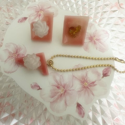 【レジン　ピアス】ストロベリーチョコレートピアス＆ストラップセット