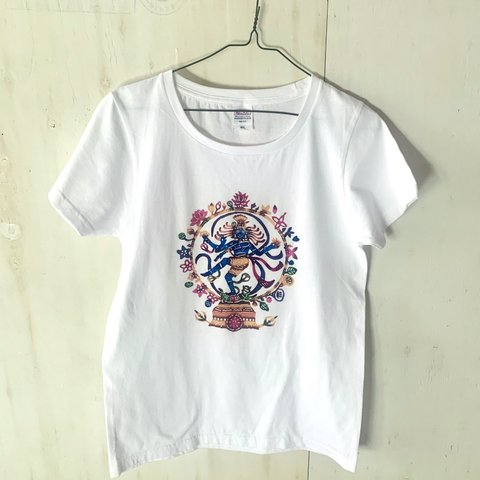 【送料無料】レディースTシャツLサイズ/手染め紅型ナータラージャのTシャツ/ホワイトఈ