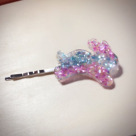 レジン【ヘアピン 飛び跳ねうさぎ】