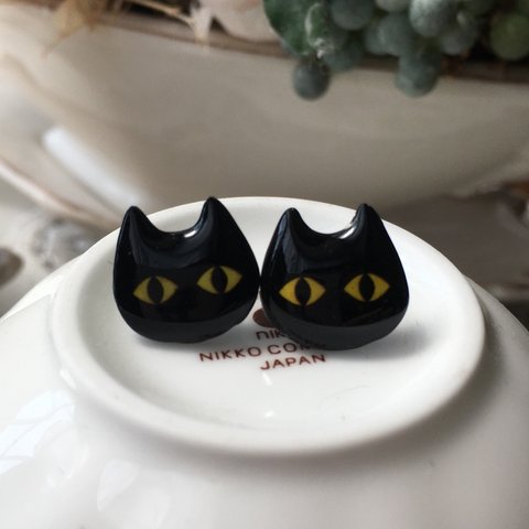 ～再販～黒猫のチタンピアス