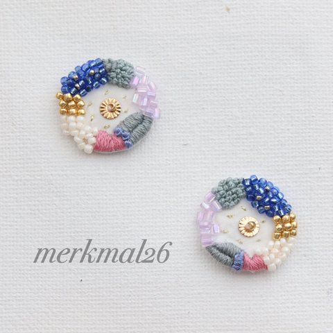 刺繍　イヤリング　丸　ビーズ　ピアス　スパンコール　花　いってんもの　一点物　個性的　個性　個性派　唯一無二　フレンチシック　カラフル　モチーフ　青　古着　古着系　ギフト　ピンク　ヴィンテージライク