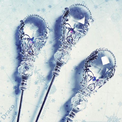 【氷精の涙の魔法杖】クリスタルとスワロフスキーが煌く透明な氷の魔法の杖（B品）
