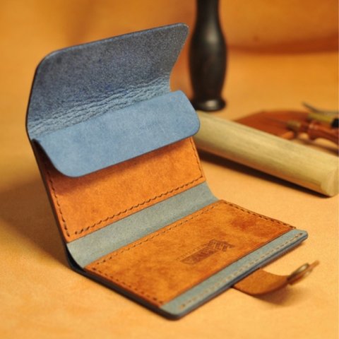 イタリアンレザーのコンパクトウォレット 青×茶色 革 財布 小さい財布 三つ折り財布 レザーウォレット