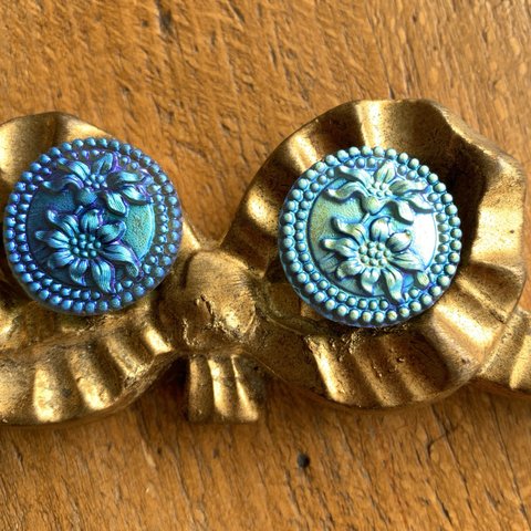 【1コずつ販売】#czechglass#czech button Edelweiß18㍉　luster blue 金具型