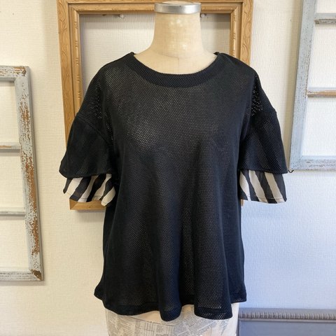 透かし編みネット素材❤️ストライプ柄フレア袖のトップス　黒（サイズフリーL）