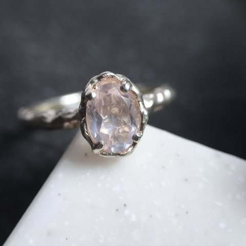 ローズクオーツのリング【Melty ring＜oval Rose quartz＞】