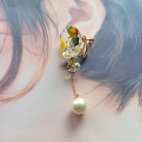 ピアス　Flower　イヤリング　変更可能　ミモザ　フラワー　花　レジンピアス