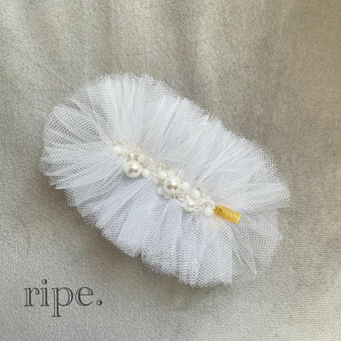 tulle white barrette.