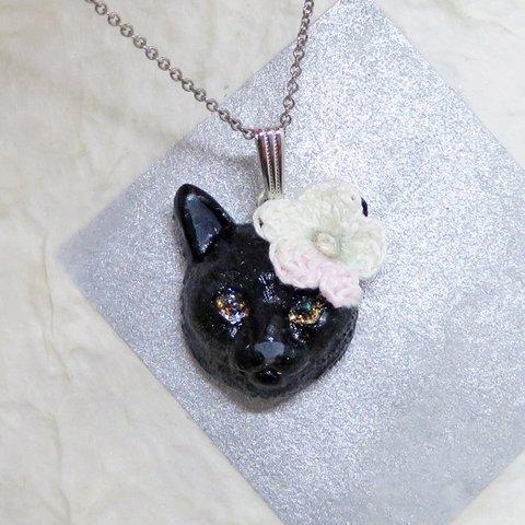 瞳きらきら動物×お花ペンダントトップ（黒猫A）