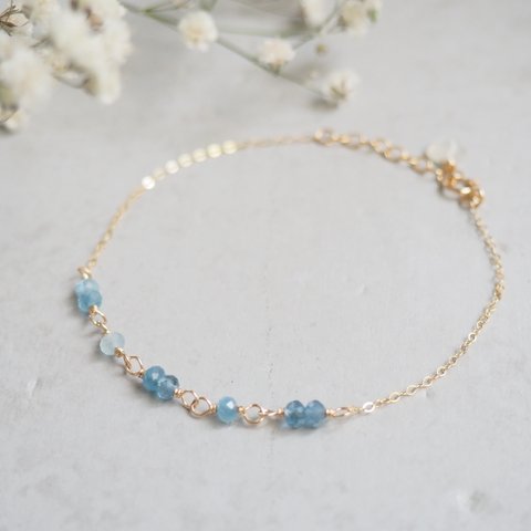 "Aquamarine×whitemoonstone.."14kgf  アクアマリン ホワイトムーンストーン  天然石 華奢 ブレスレット☽ 