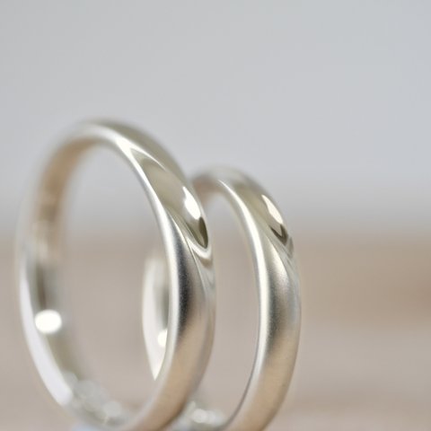 『hᎥka✧ɾᎥ』光の結婚指輪 カジュアルモデル ホワイトゴールド ペアリング 2本セット ( ベースヘアライン or つや消しマット)  結婚指輪のオーロ