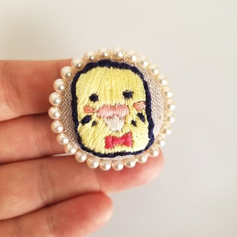 sale!メスのセキセイインコ☆ほっこり手刺繍ブローチ★スワロフスキーパール