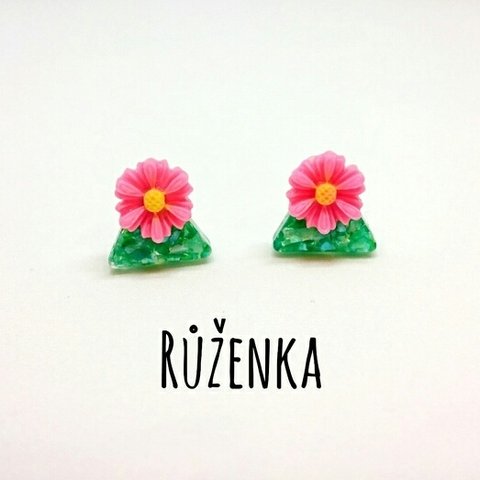 【Ruzenka】ビビッドピンクのサボテンちゃんピアス