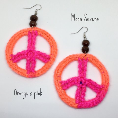 【送料無料】peace x wood beads ピアス pink x orange