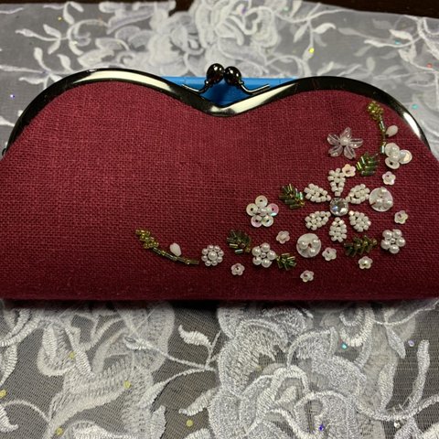 ビーズ刺繍のメガネケース(ホワイトフラワー)