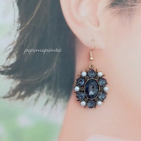 大きめ　ブラック＆パール　ビジューピアス