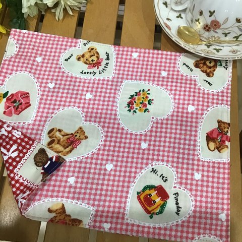 【再4】ちっちゃい20×25❤️お名前タグサービス⭐️女の子どっちも可愛いくまピンクと赤ランチョンマット 